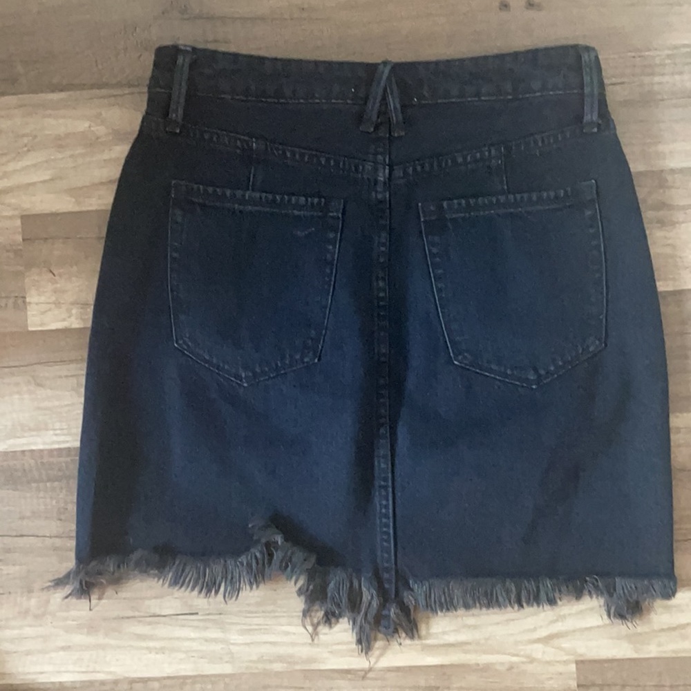 Good American Dark jean skirt size 25 - Picture 4 of 4